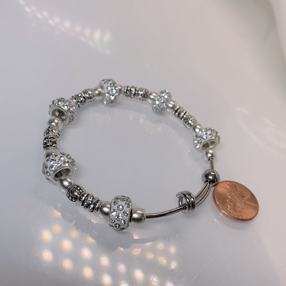 HANDCRAFTED SILVER BANGLE 6cm diameter - Picture 5 of 5